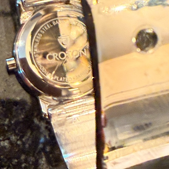 Croton Luxurious Silver Timepiece - Picture 10 of 10